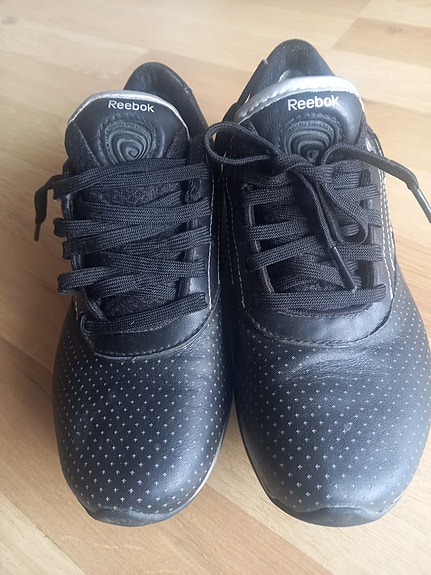 Reebok Easytone mustat tennarit, koko 36. Gore-tex.