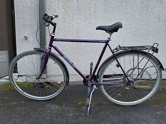 Helkama Kulkuri polkupyörä 28" renkailla.