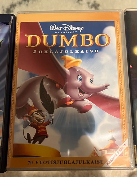Disney dvd elokuvia :Pieni merenneito; Dumbo, prinsessa ja sammakko