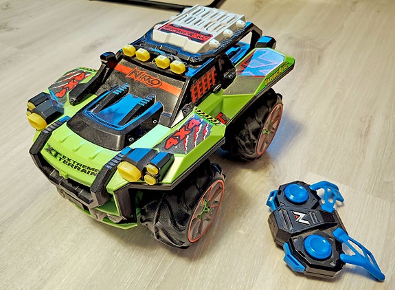Nikko VaporizR XT -kauko-ohjattava vedellä kulkeva auto.