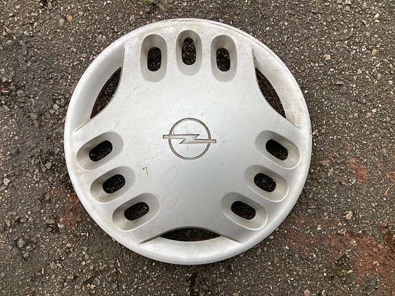 Opel Corsa Alkuperäinen Pölykapseli 13” 1Kpl