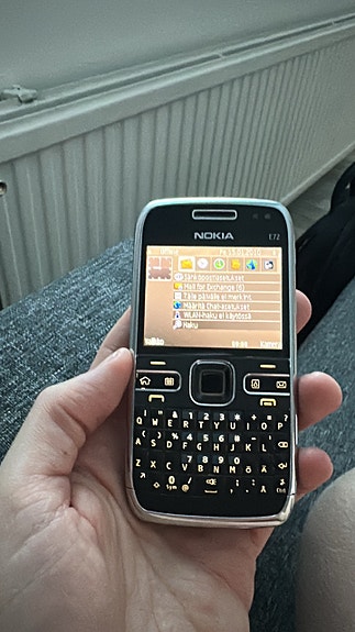 Nokia E72