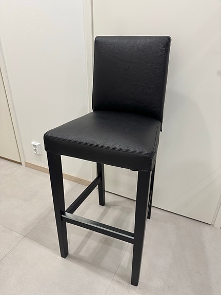 Ikea BERGMUND baarituoli