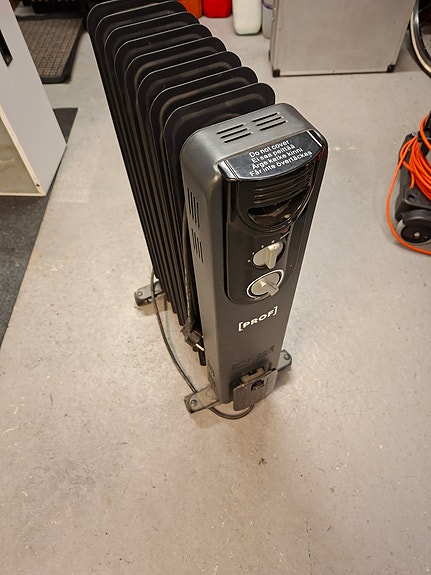 Sähkölämmitin öljytäytteinen