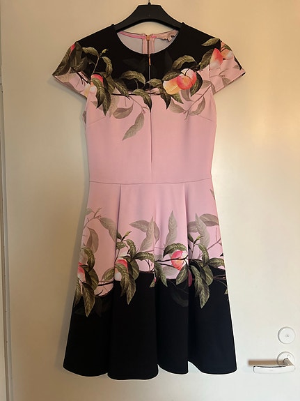 Ted Baker juhlamekko S