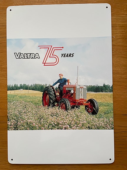 Valtra / Valmet 75-vuotis juhlavuoden peltitaulut