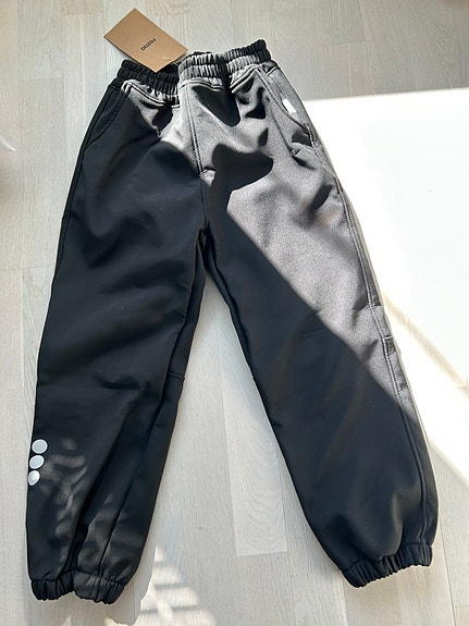 uusi reima softshell housut koko 122/128, laput kiinni