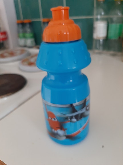 Myydään Disney Lentsikat juomapullo