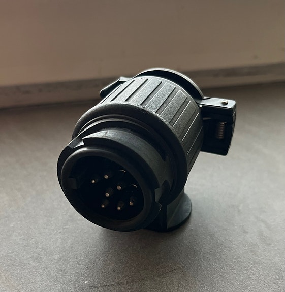 Adapteri auto+peräkärry