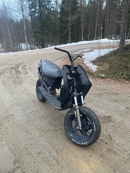 Skootterin osia. keeway ry6