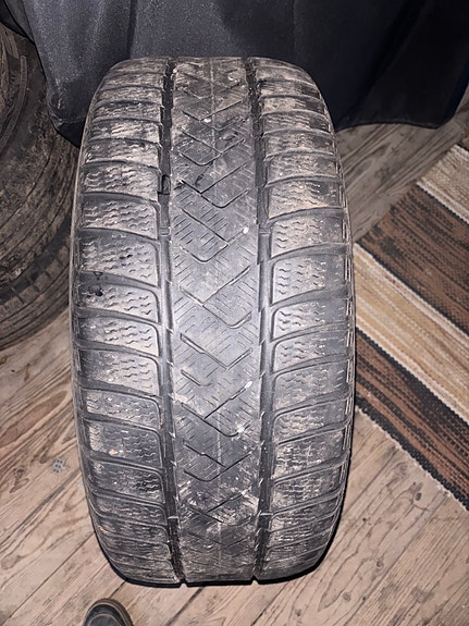 Talvirenkaat Pirelli Sottozero 3 235/45 R18 ympärivuotiset renkaat / all-season