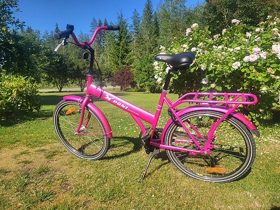 Upea vaaleanpunainen Helkaman Tunturi poni-pyörä
