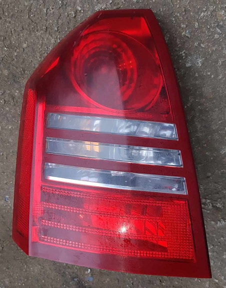 Chrysler 300C takavalo