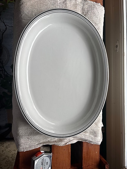 Arabia tarjoiluvati valkoinen soikea posliini