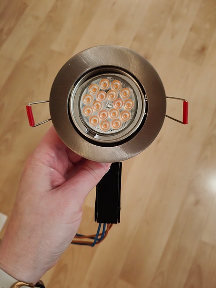 6 kpl upotettavia LED spottivaloja