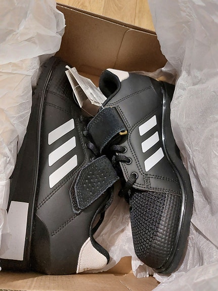 Adidas salikengät