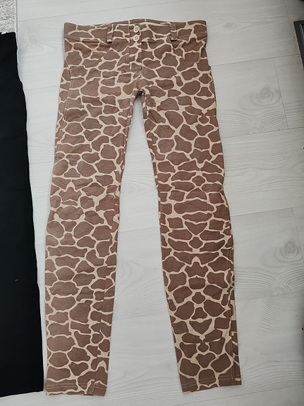 "kirahvi" fredyt M (+kaupan päälle mustat)