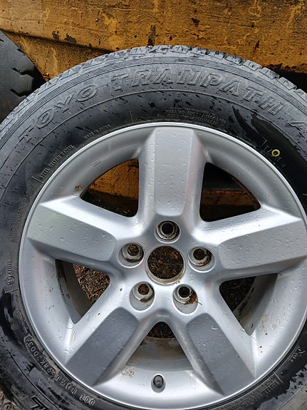 Toyota rav4 kesä rengas