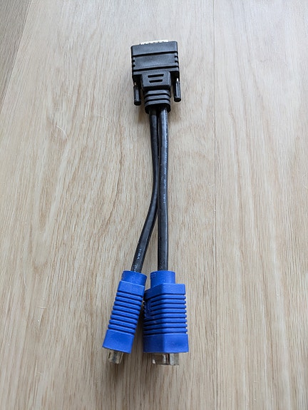 DVI-I - 2×VGA -splitter-kaapeli (Y-kaapeli / jakokaapeli)