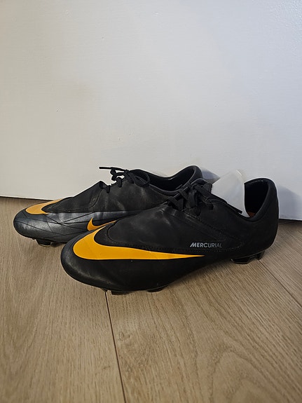 Nike jalkapallokengät