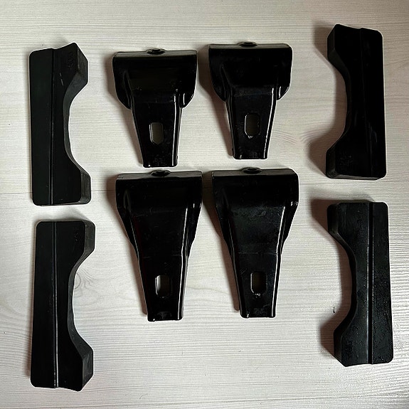Thule Clamp Kit 145090 taakkatelineen asennussarja Volvo V40:een (2012->)