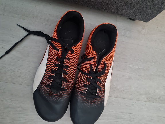 Puma nappulakengät