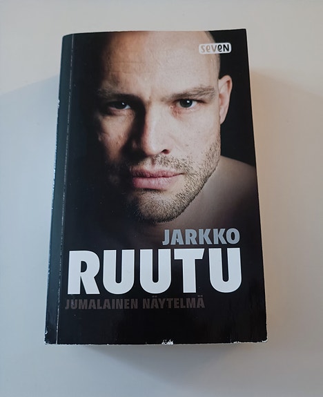 Jarkko Ruutu Jumalainen näytelmä Tuomas Nyholm / Jarkko Ruutu