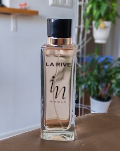 La rive In Woman