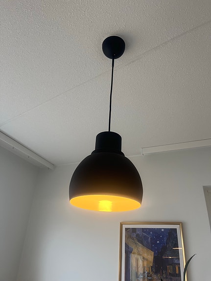 Musta Design Kattovalaisin