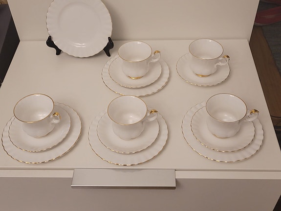 Royal Albert Val D'or englantilainen kahviastiasto