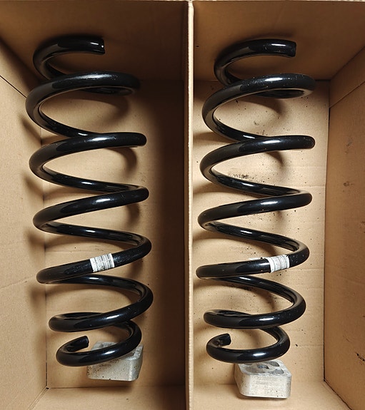 Volvo V60/S60 T6/T8 alkuperäinen jousisarja takalehtijousi paloineen.