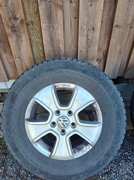 Nastarenkaat vanteilla (Volkswagen amarok)