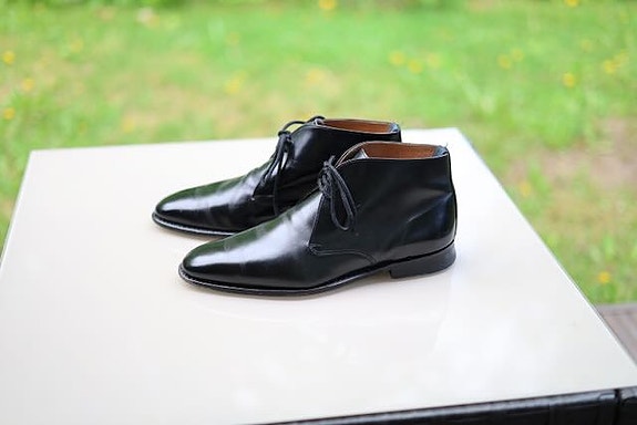 Joseph Cheaney mustat chukka -bootsit