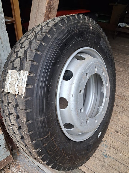 kuorma - auton rengas 275/70/22,5