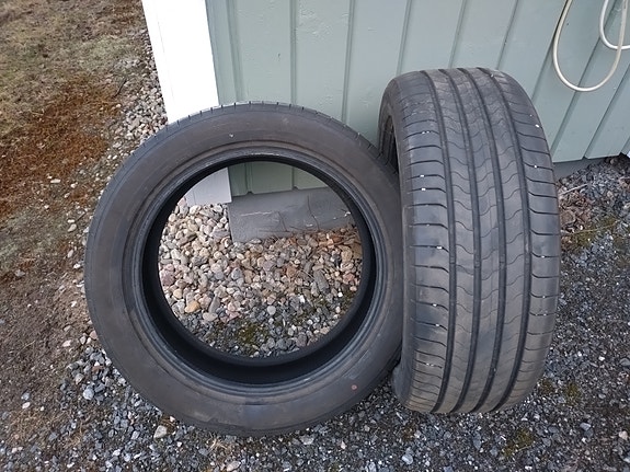 Myydään Bridgestoneet