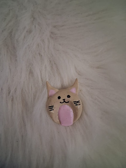Käsintehty huolikivi kissa