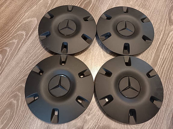 MB Sprinter keskikapselit 4kpl uudet