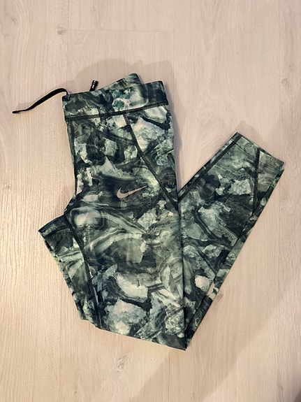 Nike naisten juoksutrikoot koko S