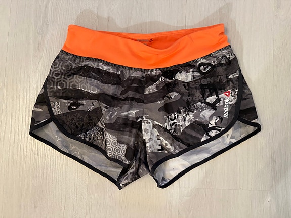 Reebok naisten juoksushortsit koko xs