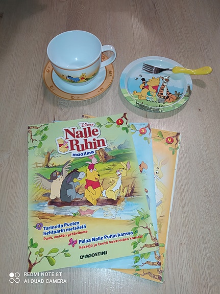 Nalle Puhin maailma lehdet 1, 3 ja 4 ja niiden astiat