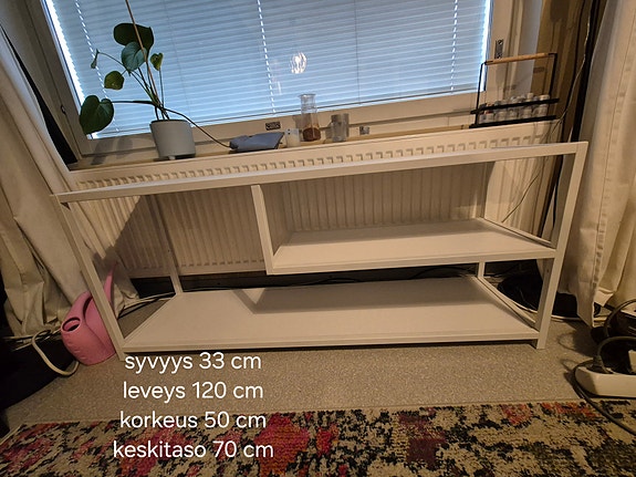 Valkoinen tv-taso