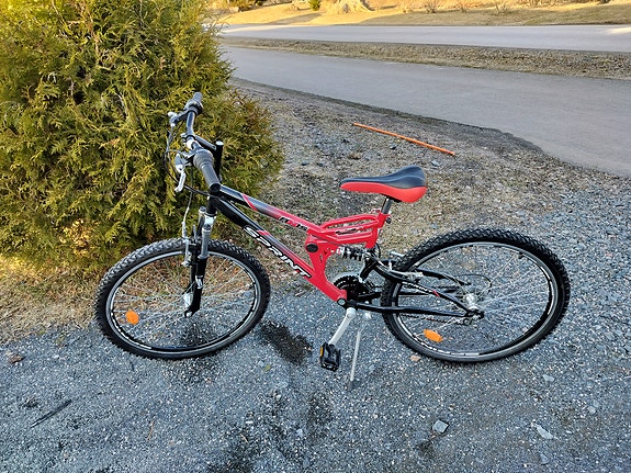 Siinä paketista vedetty maasto pyörä aivan uusi ajamaton