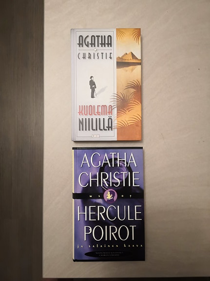 Agatha Christie Kuolema Niilillä ja Hercule Poirot ja salainen kaava kirjat