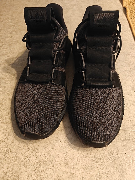Adidas tennarit koko 47 musta