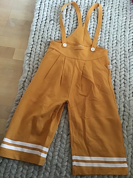 Sovitetut mainion culottes SHORTSI haalari 134-140