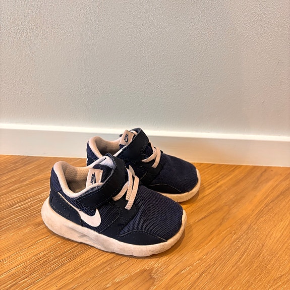 Nike lasten lenkkarit koko 21 tummansiniset