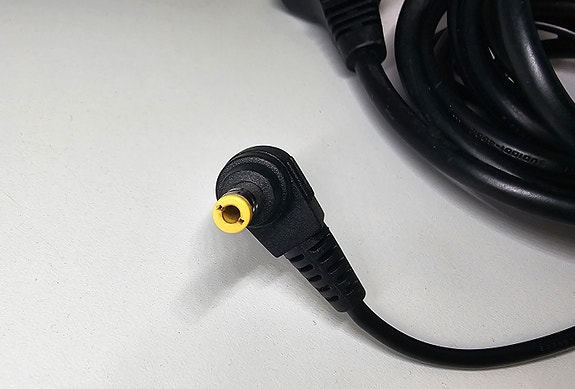 Fujitsu / Toshiba 65W laturi / charger