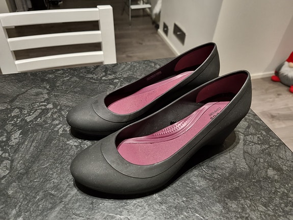 Naisten Crocs kiilakorkokengät W6