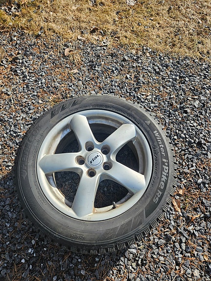 Volvo v70 2008 olleet nastarenkaat