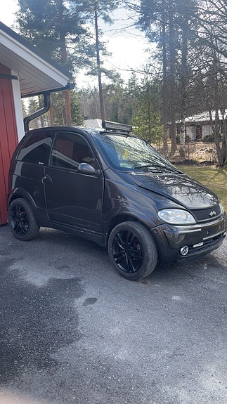 Ligierin mustat 15” renkaat ja vanteet